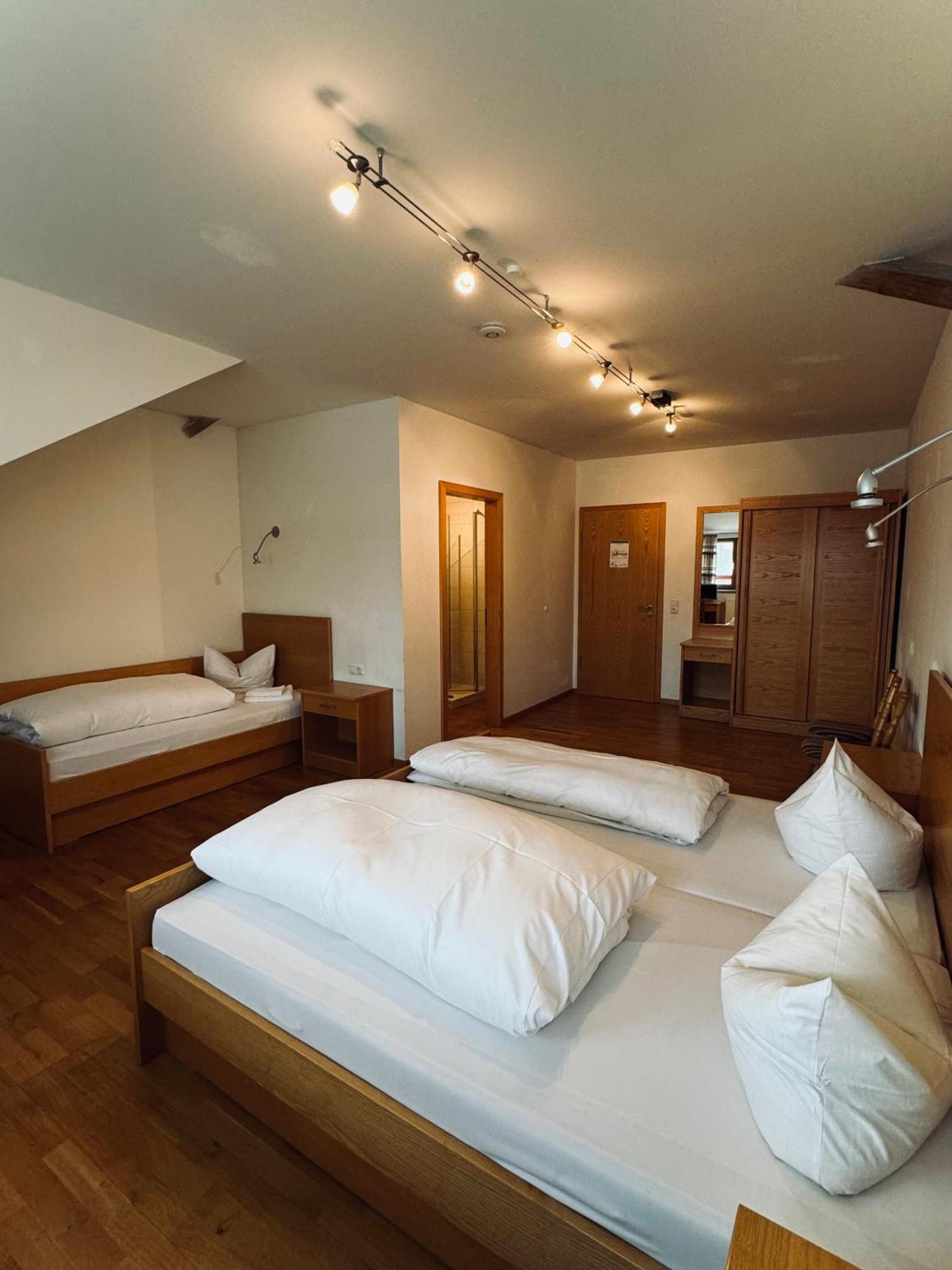 Landgasthof Hotel Zwickl Deggendorf Esterno foto
