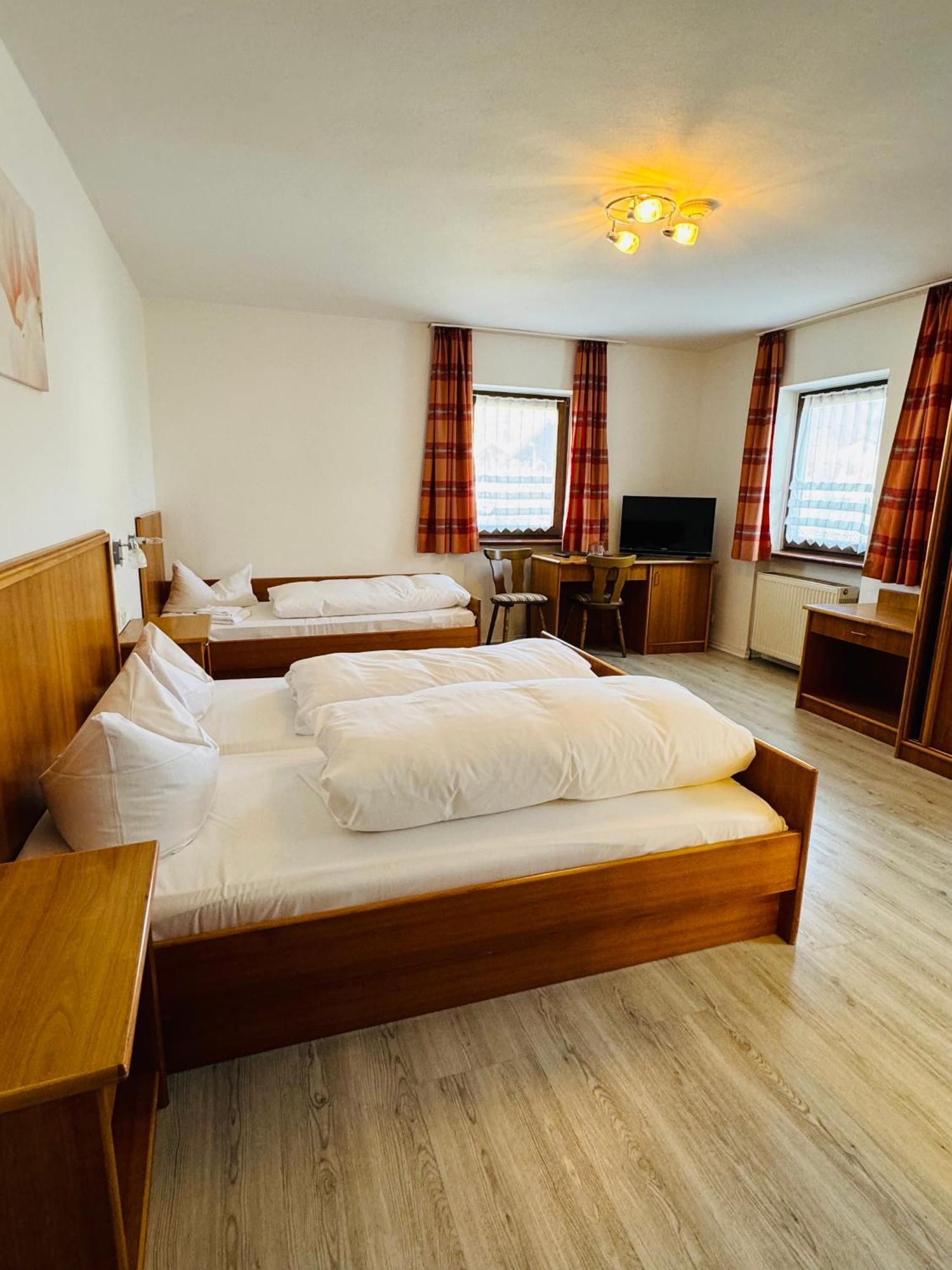 Landgasthof Hotel Zwickl Deggendorf Esterno foto